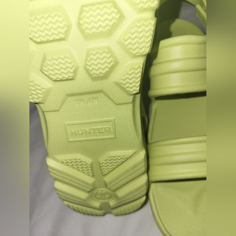 Hunter Sandals * - Picture 2 of 2